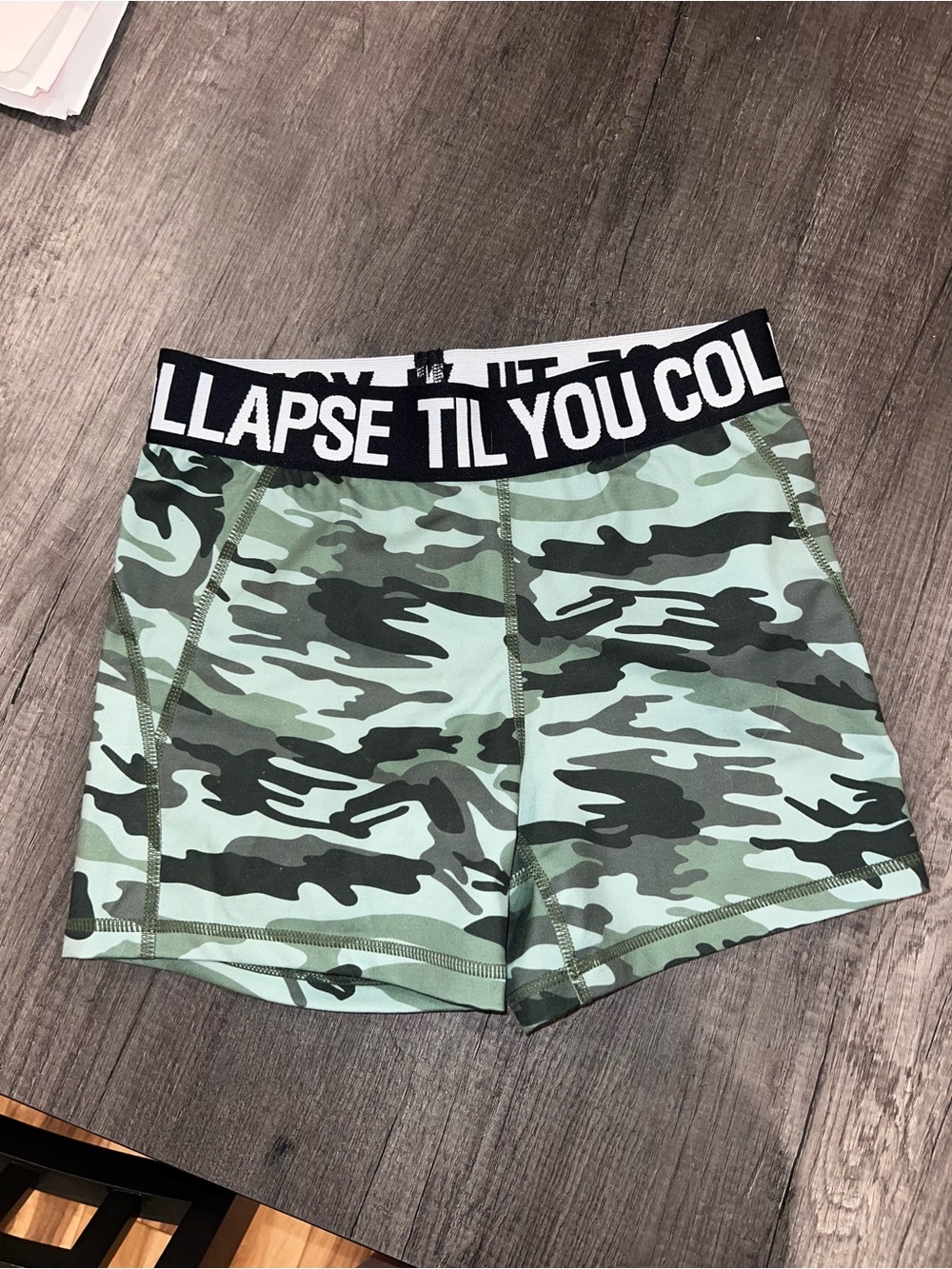 TIL you collapse camo shorts small